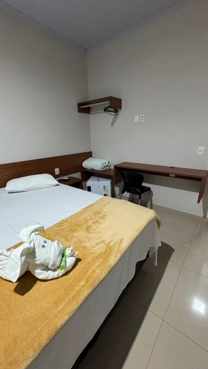 Quarto individual com frigobar do Hotel APM1
