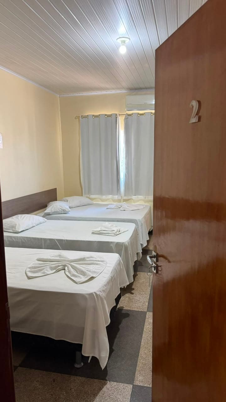 Quarto triplo padrão do Hotel APM1